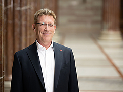 Volksanwalt Bernhard Achitz im Parlament