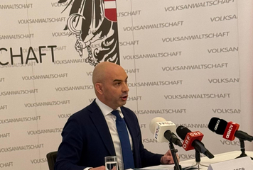 Das Bild zeigt Volksanwalt Christoph Luisser während der Pressekonferenz.