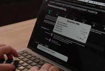 Das Bild zeigt die Eingabemaske von GISA - Gewerbeinformationssystem Austria - mit einem offenen Fenster einer Voice-Over-Hilfe für blinde und sehbehinderte Menschen.